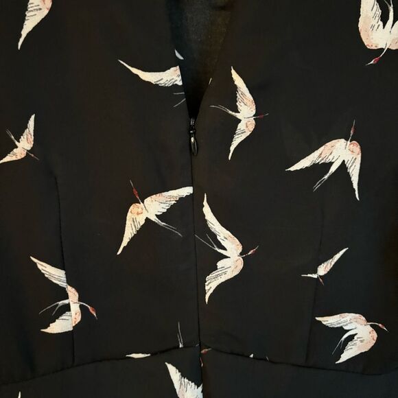 Dynamite Women’s Swallow Bird long tie sleeve scoop neck dress size medium EUC! - Picture 5 of 12